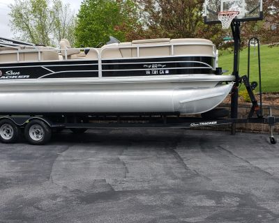 2018 Tracker Suntracker Party Barge DLX22