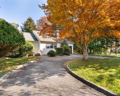 3 Bedroom 2BA 1248 ft Single Family House For Sale in Hampton Bays, NY