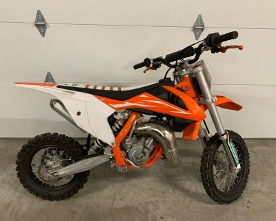 Condition: Used, Make: KTM, Model: 65 SX, Year: 2018, Color: Orange / White, Dealer: Pro Motorsports, Phone: 319-758-6117. FAST HAS NO AGE LIMIT The KTM 65 SX is a fully-fledged piece of sports equipment for young pilots aged around 8- to 12-years-old. This year s top student features a revolutionary WP AER 35 front fork, ultra cool graphics and sets the standard in terms of power, riding dynam...