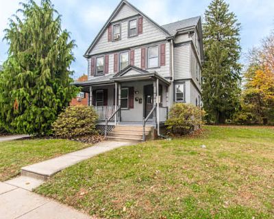 Private room with shared bathroom in a House with 3 roomies, Ardmore, PA 19003