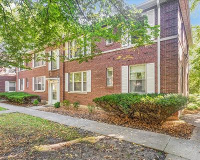 2 Bedroom 1BA 800 ft Condo For Sale in Urbana, IL