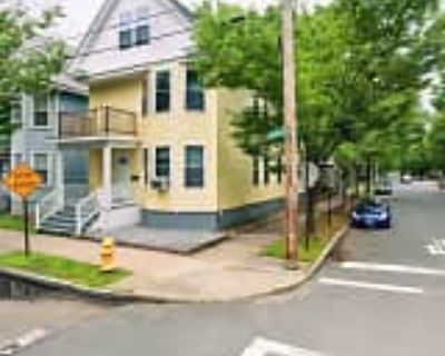 5 Bedroom 2BA 1800 ft² Apartment For Rent in New Haven, CT 455 Huntington St unit 2