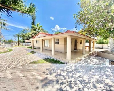 Dorms Rooms for rent $650 per month -- Only 2 spaces left

Perfect for Student Housing or Young Adults 18+ with conservation of budget


The house is Fully Furnished
Peaceful / Quiet / Tranquil Environment for Work/Study

Room Features: 
-Private Bathroom
-Air Conditioned/heat

Amenities: 
-Monthly cleaning service
-Free WIFI
-Gated Parking Included
-Washer & Dryer

 Common Areas:     
-Desks f...