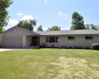 3 Bedroom 2BA 1610 ft Single Family Home For Sale in WAUWATOSA, WI