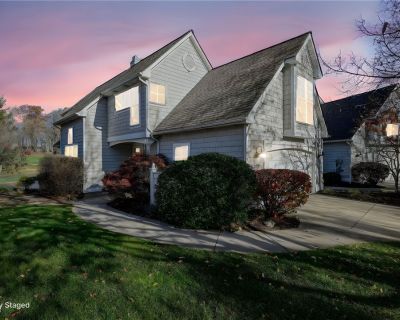 3 Bedroom 2BA 2029 ft Condo For Sale in Twinsburg, OH