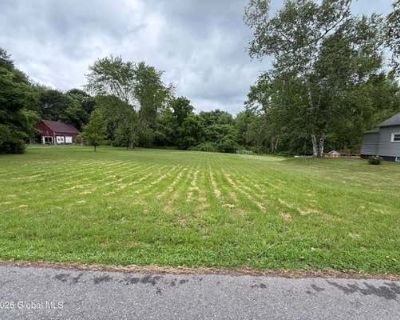 Single Family Home For Sale in GLENS FALLS, NY