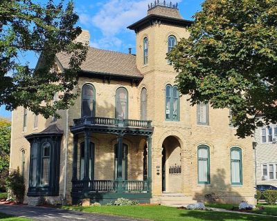 1 Bedroom 1BA 850 ft Apartment For Rent in Racine, WI