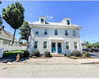 2 Bedroom 1BA 900 ft Condo For Rent in Quincy, MA