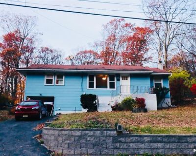 185 Valley View. A WOW location on 1 acre of land in DESIRABLE WHITE MEADOW LAKE with very little available in the area! MANY AMENITIES! 2 pools, 3 beaches with clubhouse, teen room, playground and more! All accessible with rental! 3 bedrooms, 1 bath, 1 car carport home! Clean and neat and open to pets as owners are pet lovers. Be in for December 1st! Washer, dryer on site. Won't last! Front st...