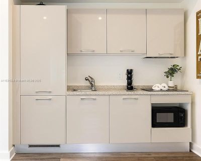 2 Bedroom 2BA 643 ft Furnished House For Rent in Miami Beach, FL