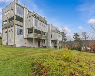 3 Bedroom 2BA 816 ft Condo For Sale in Stowe, VT