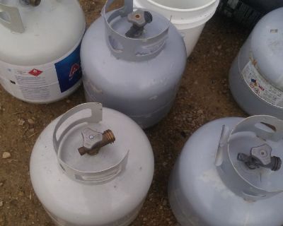 5 propane tanks