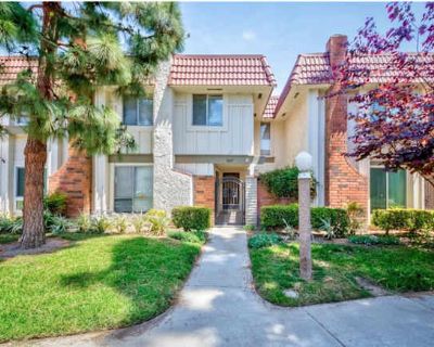 Available on: now. Unfurnished. Parking available * Students welcome * 40+ years welcome Tiffani will require background checks for this room Learn more. We have one unfurnished bedrooms available. There is a separate full bathroom upstairs to be shared. Access to laundry on the first floor. Street parking. The house is a 2-story house located in Cypress near Cypress College. Close to 22/405. N...