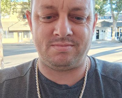 I'm a 42 year old white male who is single, I enjoy riding my motorcycle and going to the movies and the beach, I work at grocery outlet, I'm looking for a roommate who is clean and easy to get along with who can keep up there end of the rent. I don't mind pets as long as they clean up after there pets..