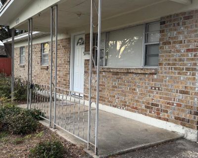 3 Bedroom 1BA 984 ft Apartment For Rent in Jacksonville, FL