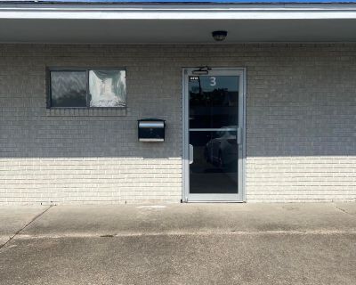 1300 ft Commercial Property For Rent in Gulfport, MS