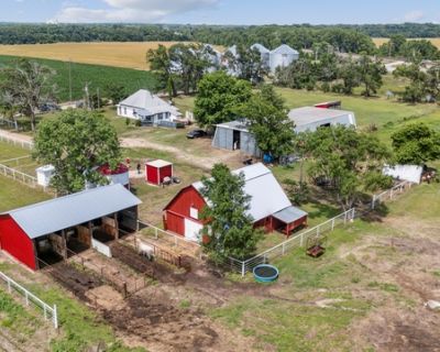 Perfect Small Farm - 3BR Home - Shop - 10.9 Acres - Barns