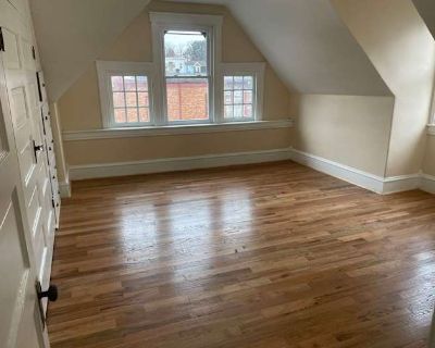 Private room with shared bathroom in a House, Allentown, PA 18102