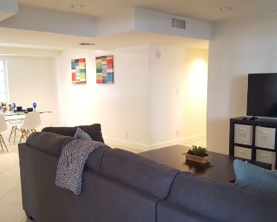 2 beds 2 bath apartment vacation rental in Los Angeles, CA