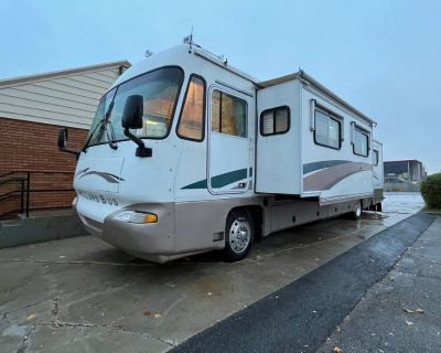 1998 Tiffin Allegro Bus 39 Pusher with large slide
