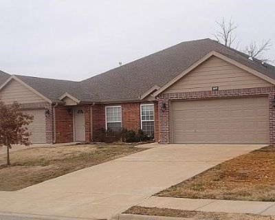 818 Oakwood Court. Property for Rent in Centerton, AR for $1,450 with 3 bedrooms and 2 full baths. This 1,500 square foot property was built in 2006 on a lot size of 0.24.. Nice Duplex in Copper Oaks S/D. Unit has several amenities including granite countertops, ceramic tile in wet areas, Gas log fireplace, crown molding, jacuzzi tub in master bath, all appliances including washer & dryer, 6 Ft...