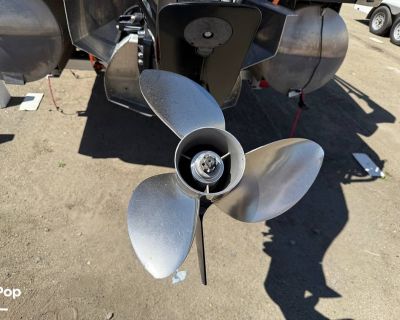 Crest Caribbean RS 250 SLRC Tritoon