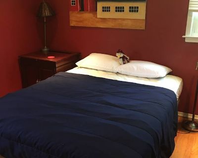 Private room with shared bathroom in a House, East Franklin, NJ 08873