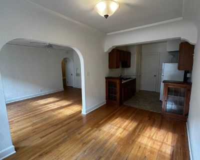 Furnished Room for Rent - 1Bdrm Shorewood on Oakland