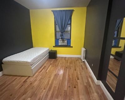 Total rooms: 3. Deposit: $990.00 * Utilities included?: Yes. Males preferred. Non-smoking. Not for couples. Furnishings: Furnished * Disabled access: * Living room: No * Broadband included: Yes. Availability Available Now Minimum term 3 months Maximum term None. **Details:** - **Privare Available Room:** in a 3 bedroom apartment. - 2 closets in the room. - Plenty natural light with 2 windows. -...