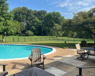 1542 Crowell Road. Property for Rent in Vienna, VA for $6,800 with 4 bedrooms and 4 full baths, 1 half bath. This 3,800 square foot property was built in 1977 on a lot size of 2.. Lovely4 BR, 4 1/2 bath, modern one level brick home on beautiful private 2 acre of open green space, swimming pool, beautiful views , very nice neighborhood, excellent location, conveniently located within a mile of D...