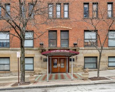 1 Bedroom 1BA Condo For Sale in Cleveland, OH