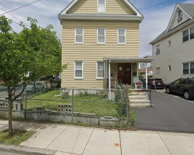 66 Cottage # 1. Property for Rent in Everett, MA for $2,600 with 3 bedrooms and 1 full bath. This property is 1,000 square feet.. This spacious 3bdrm unit ,available immediately, is conveniently located near downtown Everett and boasts a walk score of 90. Public transportation is nearby! Catch the bus to Harvard Square..Shopping is just around the corner! Nearby parks for recreation include Eve...