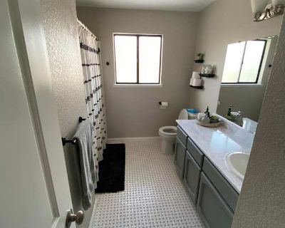 Available on: november 1. Furnished. Parking available * Internet included * LGBTQ+ friendly * Students welcome * 40+ years welcome. 4bedroom 2.5bathrom house. All utilities are included & you ll have access to kitchen, laundry room, & community pool (in the summer). Close to freeway, parks, & Trinity Parkway shopping area. Very quiet & calm neighborhood.. Rent $1,000 per month Bills Included S...