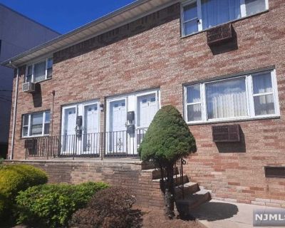 1 Bedroom 1BA Condo For Sale in Paterson, NJ