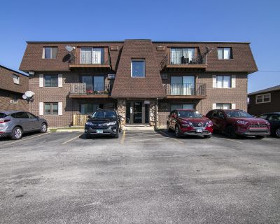 2 Bedroom 1BA 750 ft Condo For Sale in Worth, IL