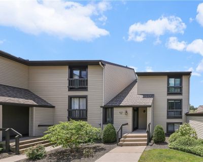 1 Bedroom 1BA 868 ft Condo For Sale in Sagamore Hills, OH
