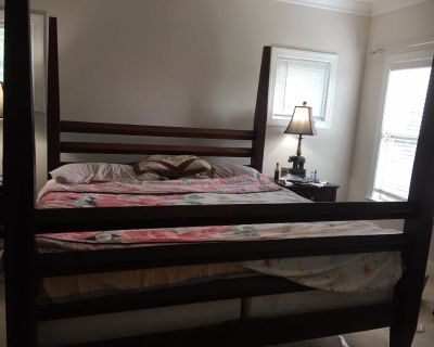 Elegant Master Bedroom Wooden Bed + Temperpedic Mattress TOP QUALITY