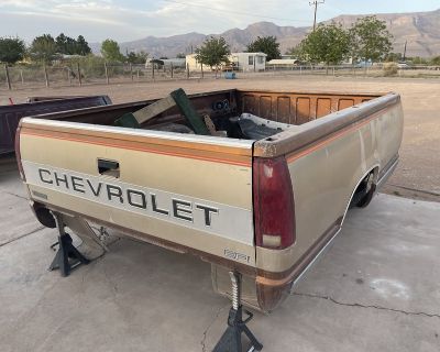 Chevy Long Bed with tailgate (1989)