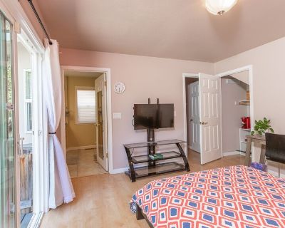 Pet friendly $700 per month room to rent in Menlo Oaks