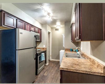 Total rooms: 2. Deposit: $0.00 * Utilities included?: No. Males preferred. Non-smoking. Not for couples. Age preference: 20 - 30. Furnishings: Unfurnished * Parking: Yes * Disabled access: * Living room: shared * Broadband included: Yes. Availability Available Now Minimum term None Maximum term None. Two bedroom, one and a half bath, second floor apartment. Apartment complex has pool, fitness c...