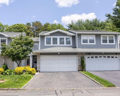 4 Bedroom 2BA 2261 ft Condo For Sale in Holbrook, NY