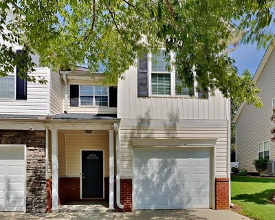 2 Bedroom 2BA 1792 ft Townhouse For Sale in Flowery Branch, GA