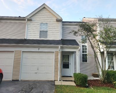 2 Bedroom 1BA 905 ft Townhouse For Sale in Streamwood, IL