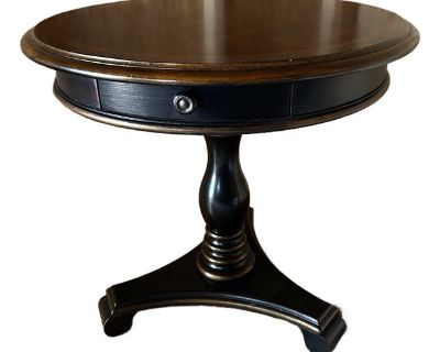 1990s Round Cherry Black Foyer Accent Table by Hooker Furniture Co. With Inlay and Protective Pad