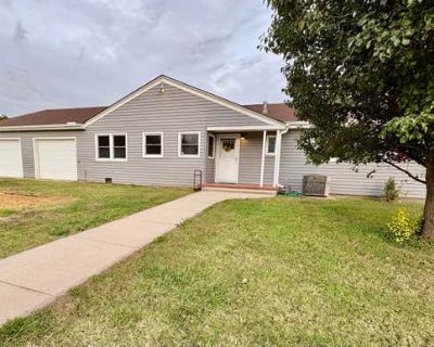 3 Bedroom 1BA 1526 ft Single Family Home For Sale in MCPHERSON, KS
