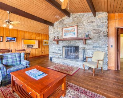 6 Bedroom 4BA House Vacation Rental in Morris Villa Combo, Lake Junaluska, NC