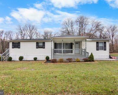 3 Bedroom 2BA 1250 ft Single Family House For Sale in Falling Waters, WV