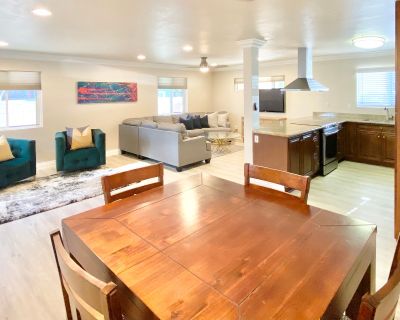 3 Bedroom 2BA 1600 ft Furnished Pet-Friendly Townhouse For Rent in San Diego, CA