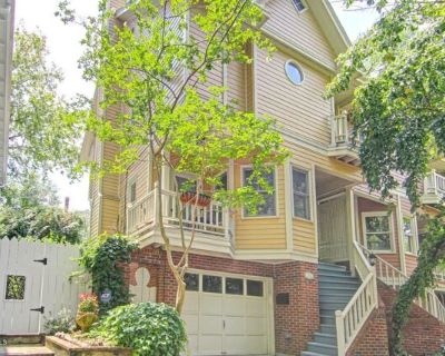 110 Ann St. 3 bedroom, 2.5 bath townhouse in Chandlers Rowhouse East is situated on one of the most beautiful streets in the heart of historic downtown Wilmington, this charming and well-appointed three story row house is just one block from the Cape Fear River (right by Chandler's Wharf, Elijah's and Pilot House) and Wilmington's lively downtown with shopping, dining, theater and tour services...