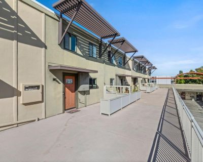2 Bedroom 2BA 998 ft Condo For Rent in Foster City, CA
